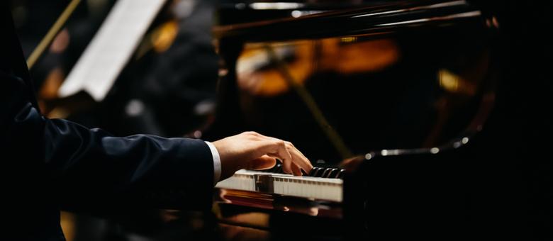 Сходить в оперу, поужинать в темноте и открыть театральный сезон. Афиша от Лучшего радио.