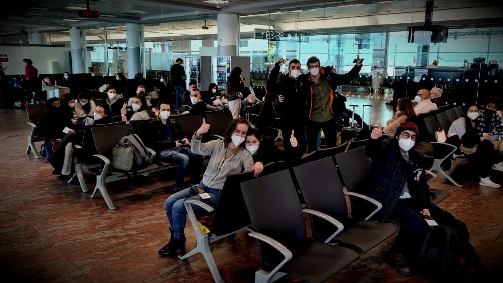 Израильтянин Евгений Неймер организовал вакцинацию израильских студентов-медиков, обучающихся в Чехии. Для этого ему пришлось взять кредит