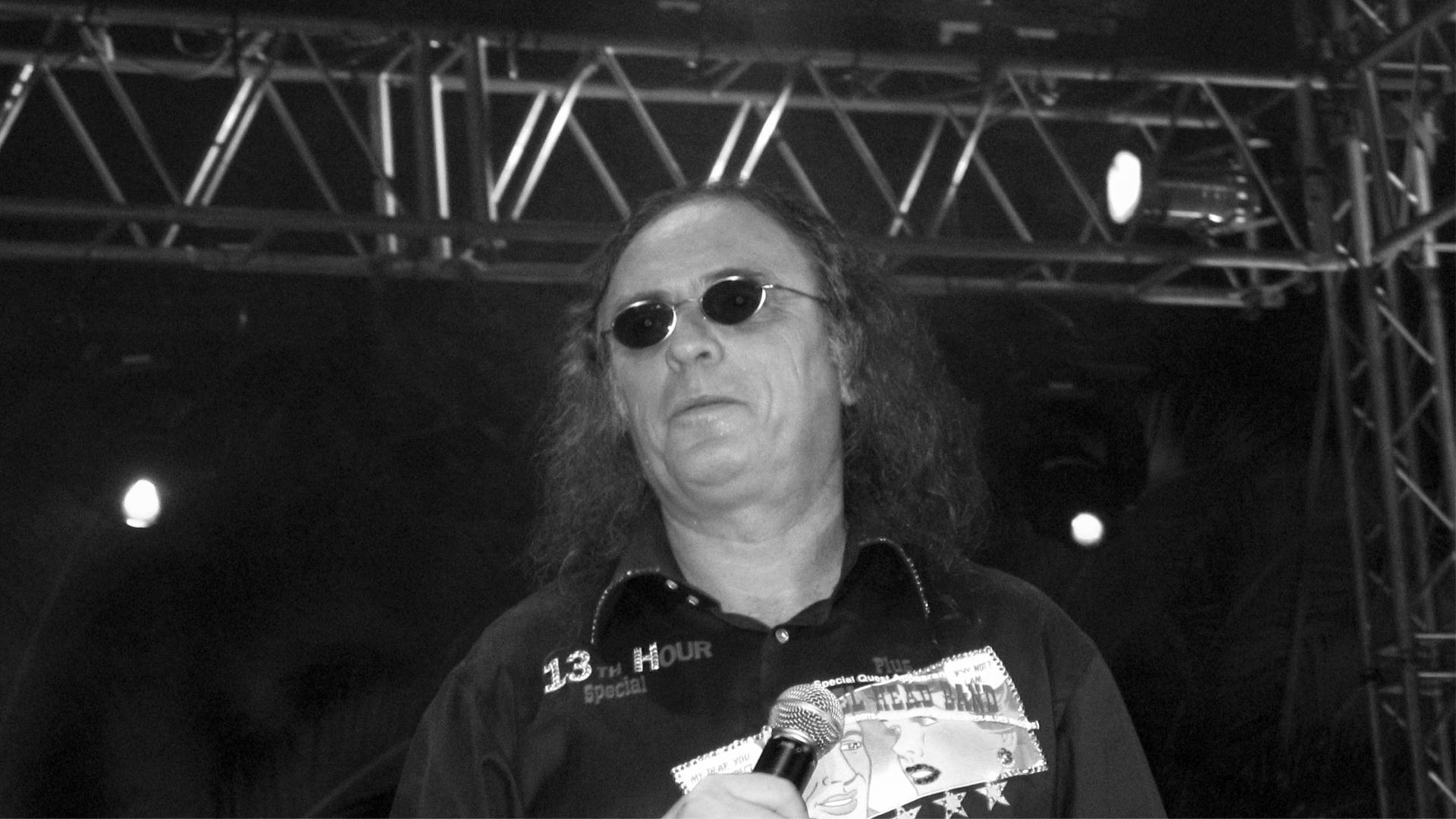 Умер Цвика Пик null