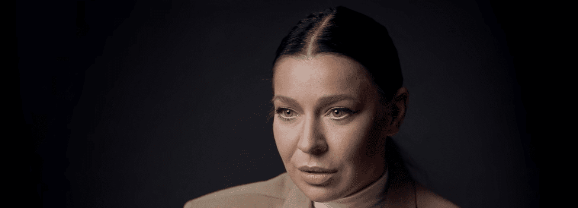 Певица Ёлка выпустила трек под названием «Новый год». null