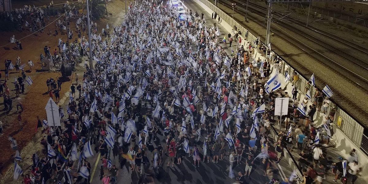"Ночь сопротивления". Лидеры протестов позвали людей на Каплан после речи Нетаниягу Главное за день