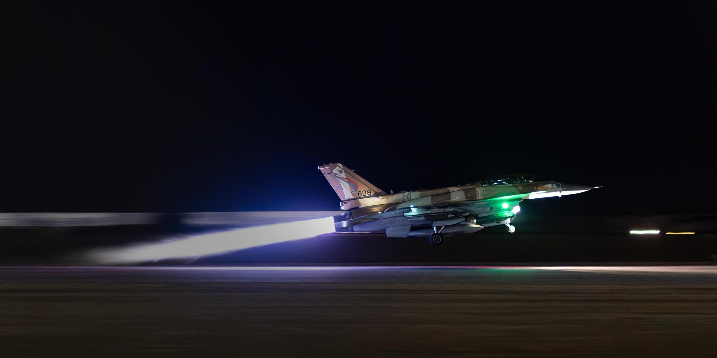 Израиль возобновил военные действия в секторе Газа null