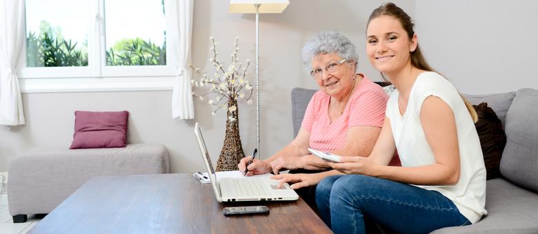 Тысячам семей подарят продуктовые карты