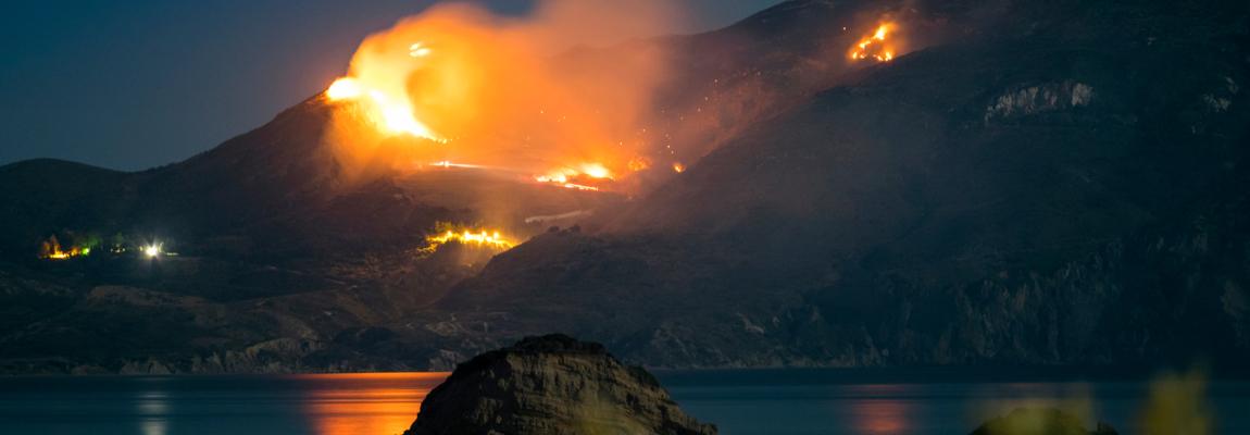 Кто разжигает пожары в Греции?