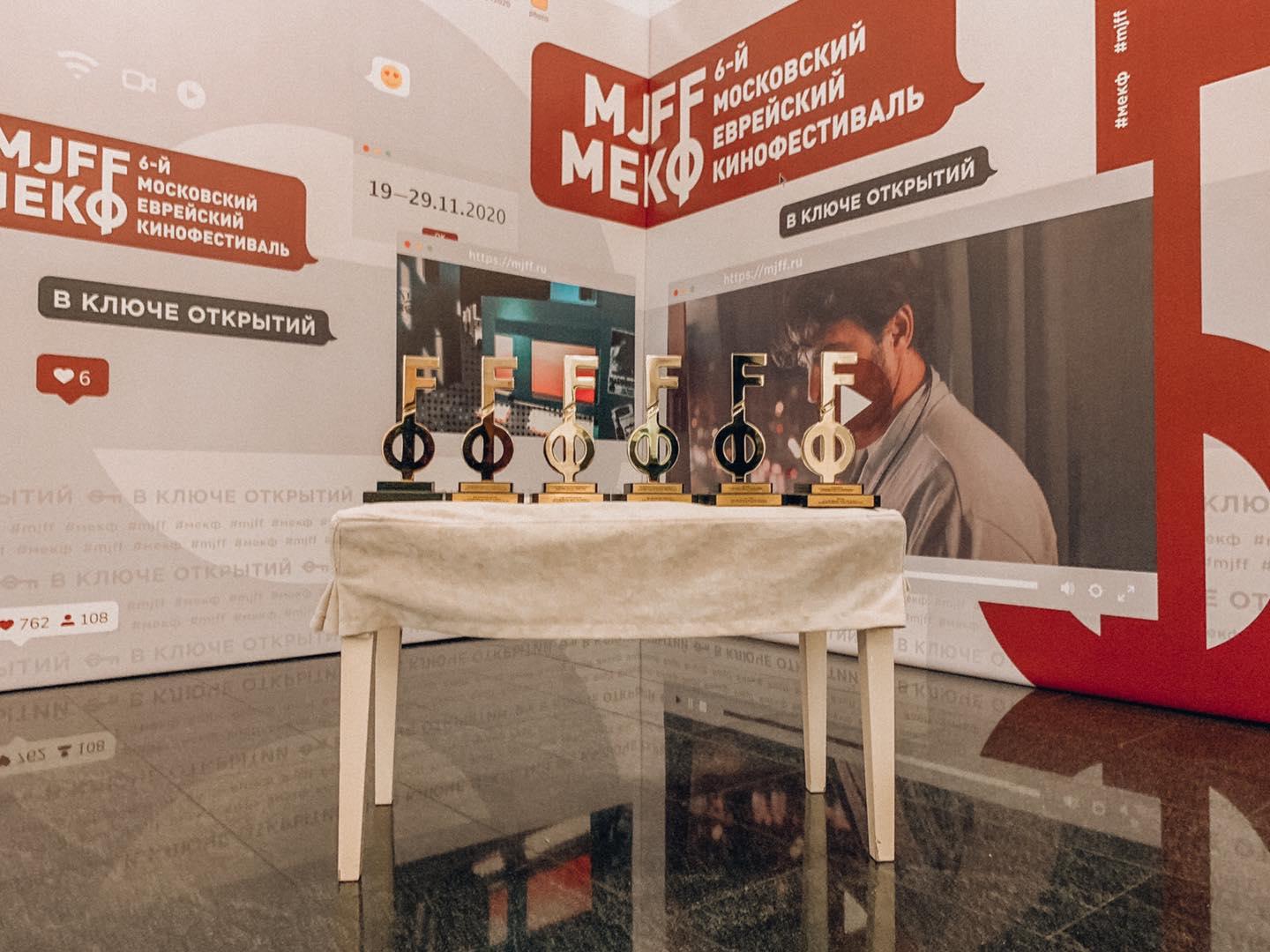 Турандот. Куда пойти на премьеру - в театр или торговый центр?