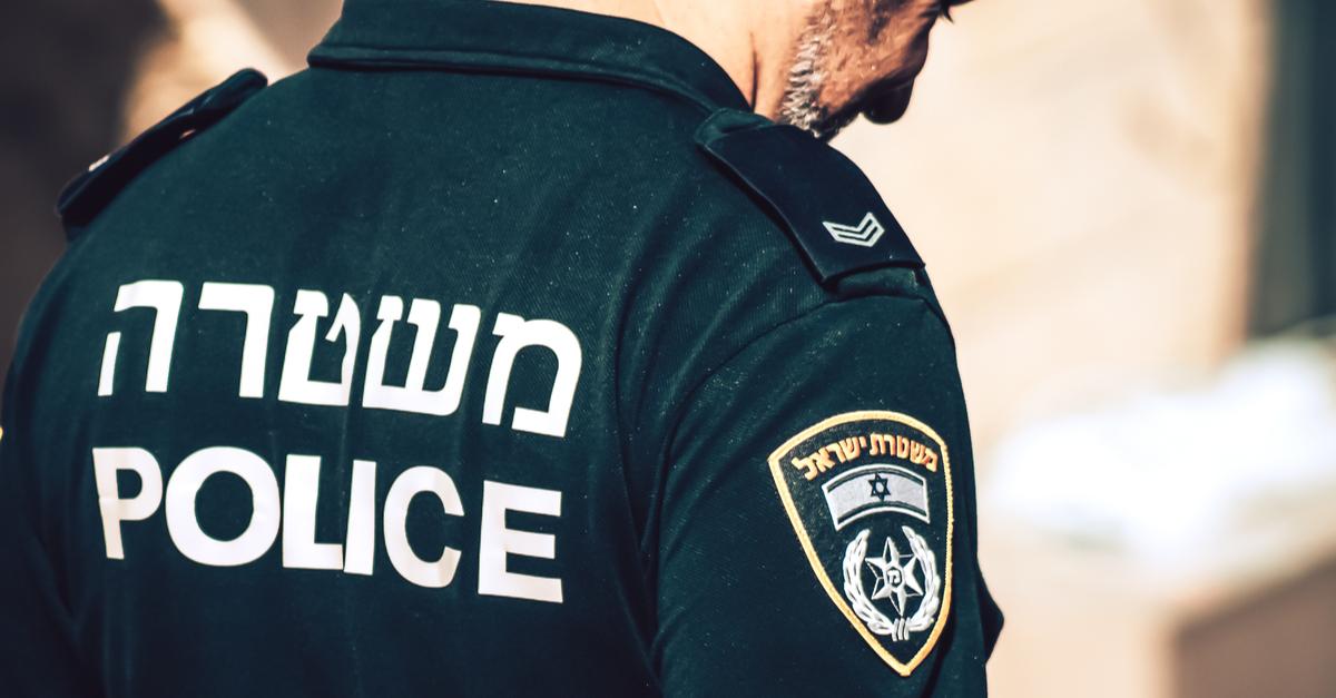 «Полицейские, наверное, возбудились и решили, что человек в костюме голой женщины их домогается».