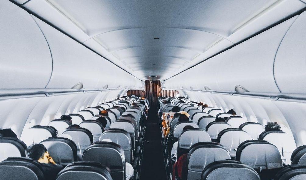 Как прямо сейчас полететь в отпуск за границу?