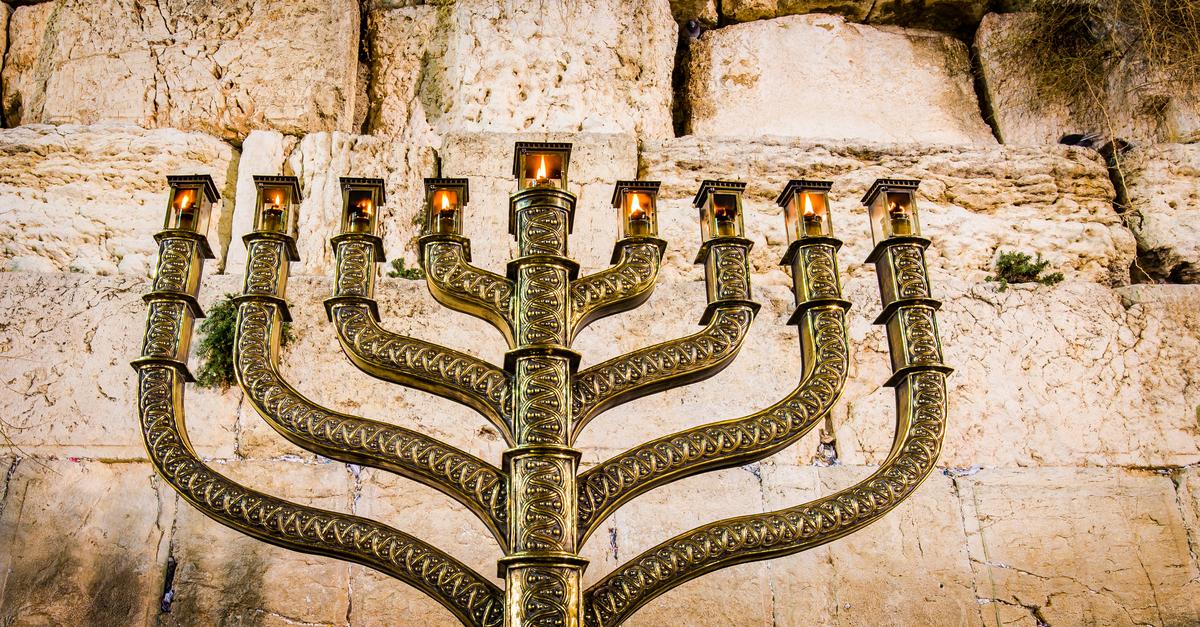 Что же произошло в 164 г. до н.э., когда евреи освободили Храм? И что такое Ханука?