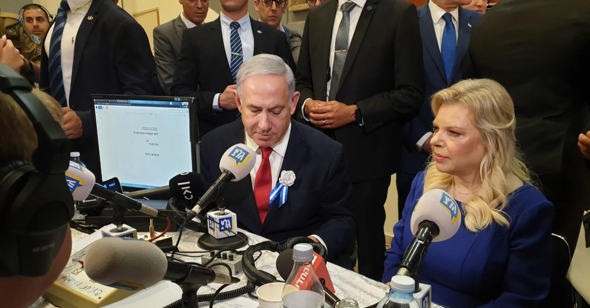 «Обвиняемый и его семья». Что скрывается за этой формулировкой в обвинительном заключении прокуратуры против Нетаниягу?