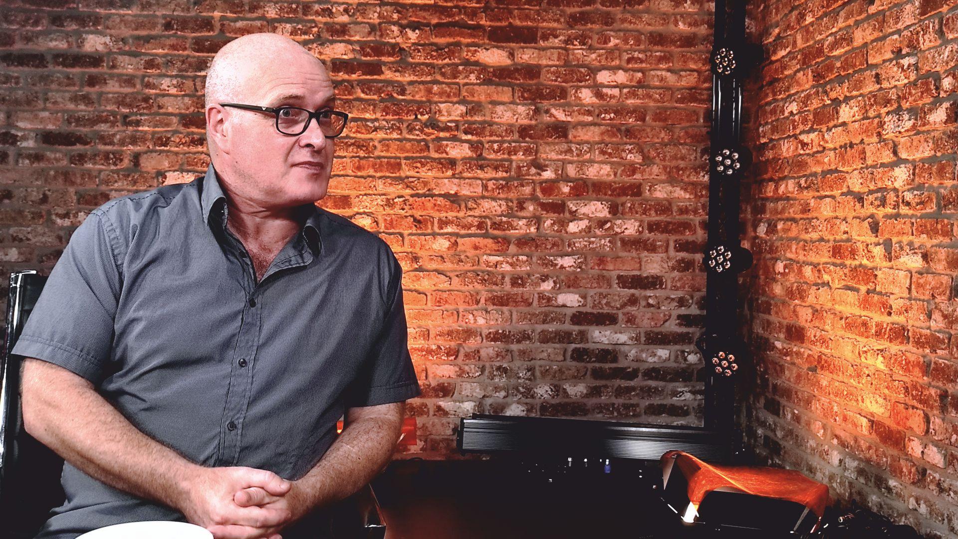 Главный редактор портала newsru.co.il Евгений Финкель /  Гвозди